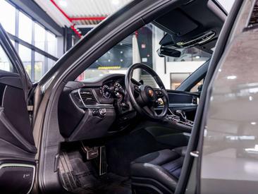 Porsche Panamera 4 E-Hybrid — photo 16