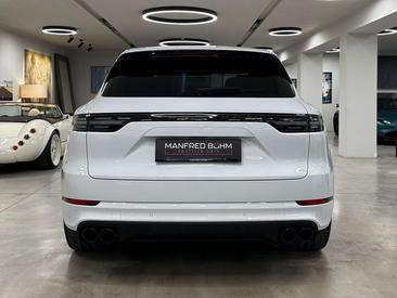 Porsche Cayenne Turbo S E-Hybrid — photo 11