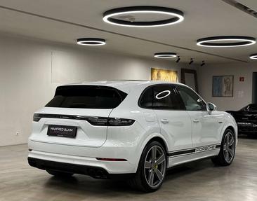 Porsche Cayenne Turbo S E-Hybrid — photo 14
