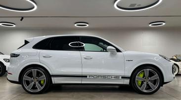 Porsche Cayenne Turbo S E-Hybrid — photo 15