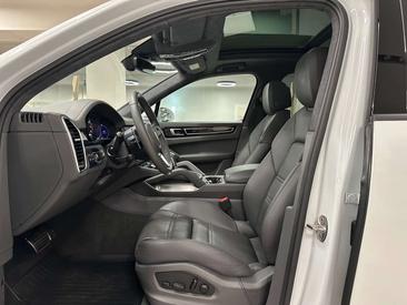 Porsche Cayenne Turbo S E-Hybrid — photo 17