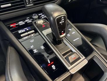 Porsche Cayenne III — photo 22