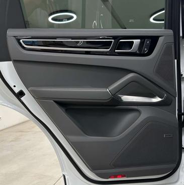 Porsche Cayenne Turbo S E-Hybrid — photo 19