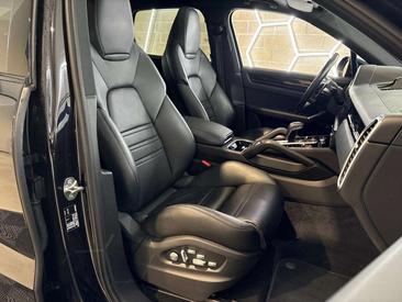 Porsche Cayenne III — photo 25