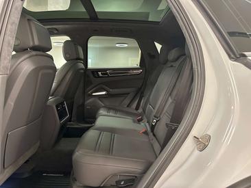 Porsche Cayenne Turbo S E-Hybrid — photo 20