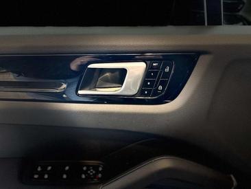 Porsche Cayenne III — photo 28