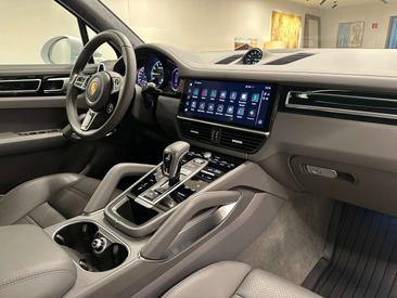 Porsche Cayenne Turbo S E-Hybrid — photo 22