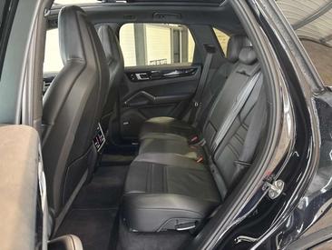 Porsche Cayenne III — photo 31