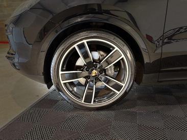 Porsche Cayenne III — photo 35