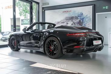 Porsche 911 Cabriolet Carrera 4 GTS — photo 3
