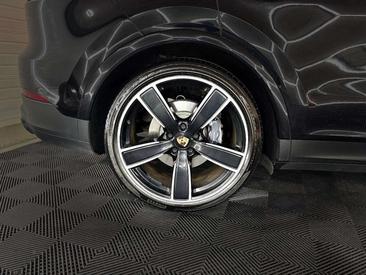 Porsche Cayenne III — photo 36