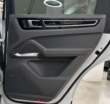 Porsche Cayenne Turbo S E-Hybrid — photo 27