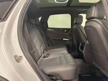 Porsche Cayenne Turbo S E-Hybrid — photo 28