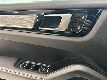 Porsche Cayenne III — photo 11