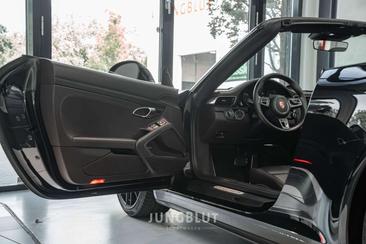 Porsche 911 Cabriolet Carrera 4 GTS — photo 6