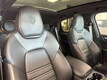 Porsche Cayenne III — photo 14