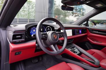 Porsche Macan I Electric — photo 4