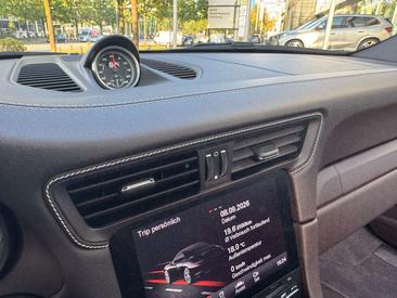 Porsche 911 Cabriolet Carrera 4 GTS — photo 19