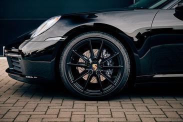 Porsche 911 Cabriolet Carrera 4 — photo 10