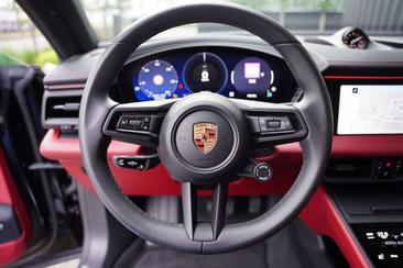 Porsche Macan I Electric — photo 8