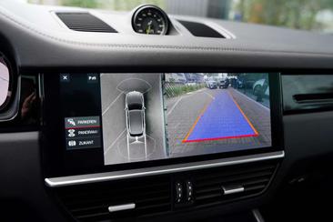 Porsche Cayenne Turbo S E-Hybrid — photo 12