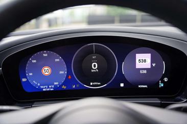 Porsche Macan I Electric — photo 9