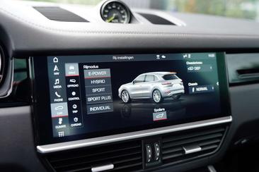 Porsche Cayenne Turbo S E-Hybrid — photo 13