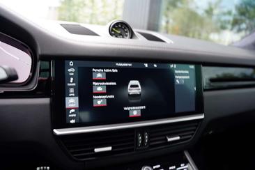 Porsche Cayenne Turbo S E-Hybrid — photo 15