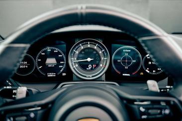 Porsche 911 Cabriolet Carrera 4 — photo 19