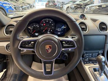 Porsche 718 Cayman — photo 12