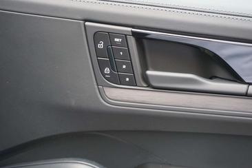 Porsche Cayenne S — photo 19