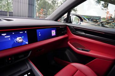 Porsche Macan I Electric — photo 18