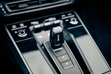 Porsche 911 Cabriolet Carrera 4 — photo 22