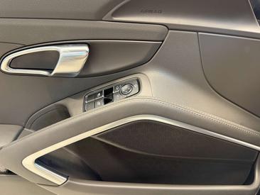 Porsche 718 Cayman — photo 15