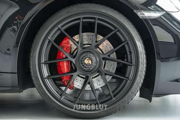 Porsche 911 Cabriolet Carrera 4 GTS — photo 33
