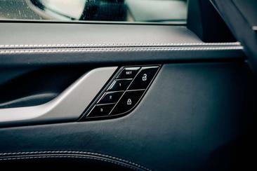 Porsche 911 Cabriolet Carrera 4 — photo 25