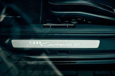 Porsche 911 Cabriolet Carrera 4 — photo 26