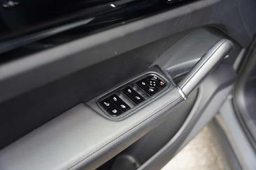 Porsche Cayenne Turbo S E-Hybrid — photo 26