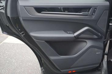 Porsche Cayenne S — photo 25