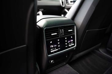 Porsche Cayenne Turbo S E-Hybrid — photo 29