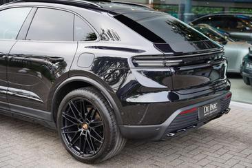 Porsche Macan I Electric — photo 29