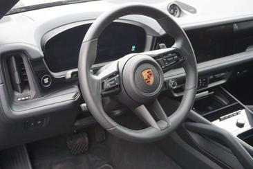 Porsche Cayenne S — photo 31