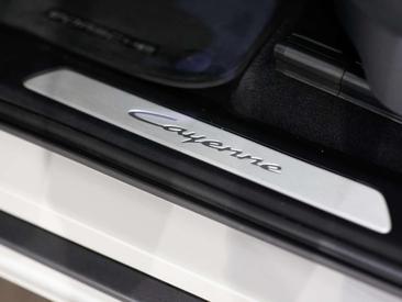 Porsche Cayenne E-Hybrid — photo 23
