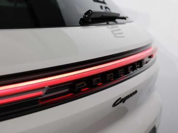 Porsche Cayenne E-Hybrid — photo 26