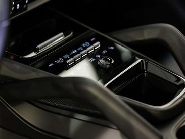 Porsche Cayenne E-Hybrid — photo 29
