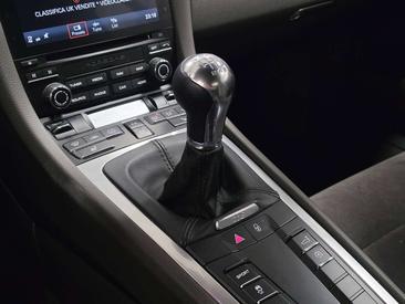 Porsche 718 Cayman — photo 11