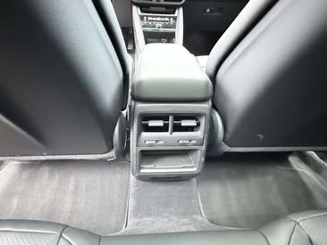 Porsche Macan Electrique — photo 17