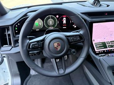 Porsche Cayenne III — photo 12