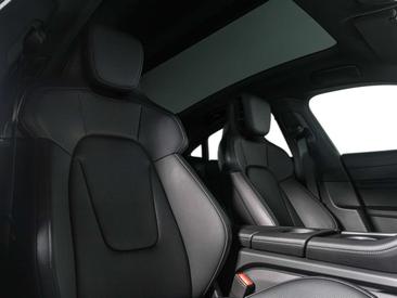 Porsche Taycan 4S — photo 19