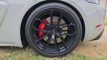 Porsche 718 GT4 GT4 — photo 18